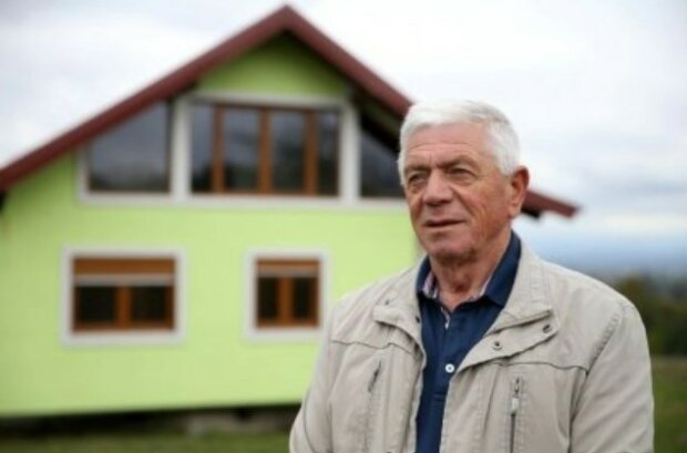 Un homme a construit une maison tournante, réalisant le rêve de sa femme: Regarde dedans
