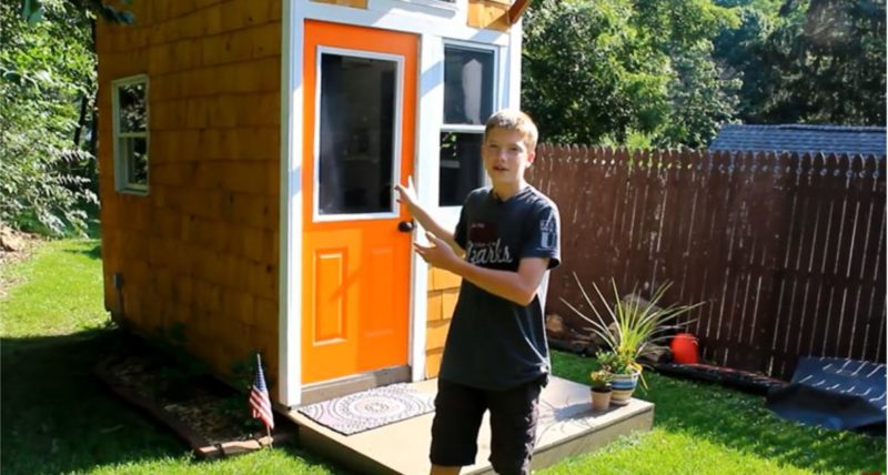 Comment cet enfant de 13 ans a construit une petite maison à partir de rien pour seulement 1 500 $