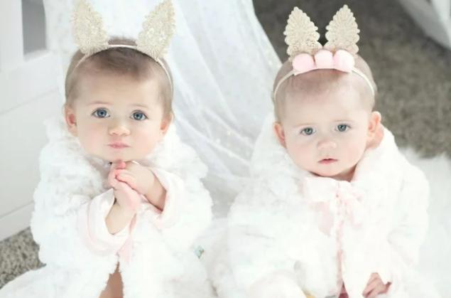 Des sœurs jumelles ont donné naissance le même jour à des filles semblables à deux gouttes d’eau