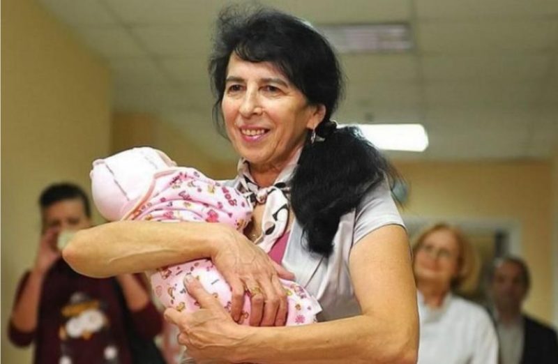 Personne n’imaginait qu’une femme de 60 ans aurait un tel enfant: c'est une belle famille aimable
