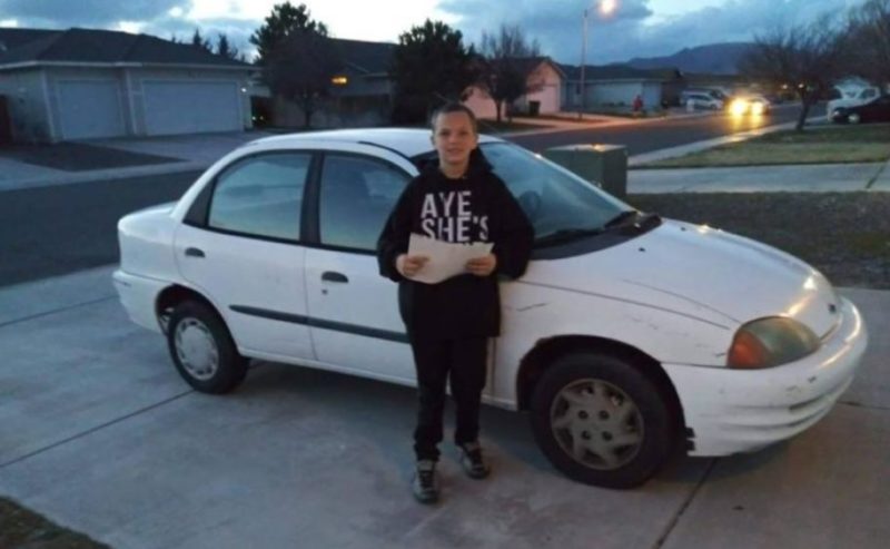 Un garçon de 13 ans a vendu sa console et est allé travailler pour acheter une voiture à sa mère