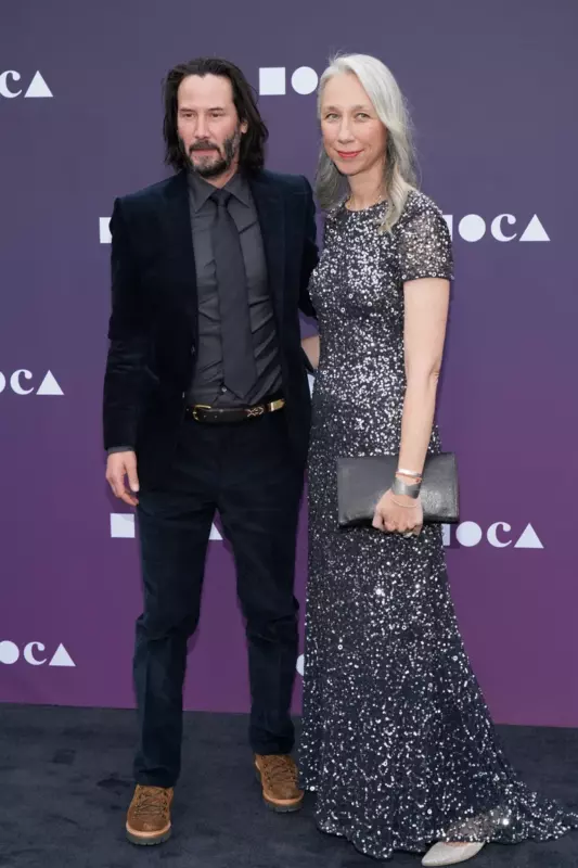 Les internautes disent qu'il n'y a aucune alchimie entre Keanu Reeves et sa petite amie sur de nouvelles photos