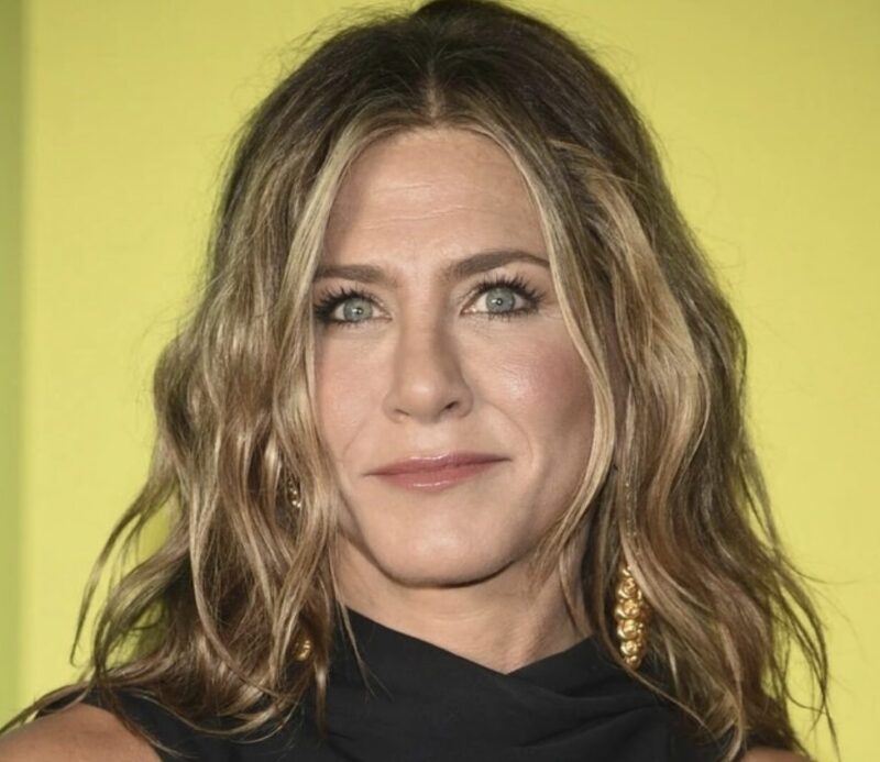 "Altération des traits du visage due à des procédures Inappropriées" : le médecin de Jennifer Aniston commente les changements visibles