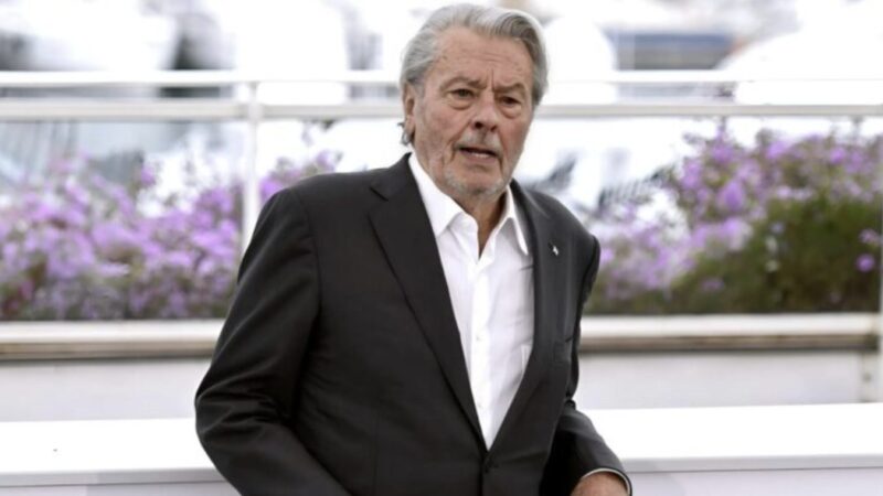 Le fils d'Alain Delon a grandi et ressemble beaucoup à son père : comme deux gouttes d'eau