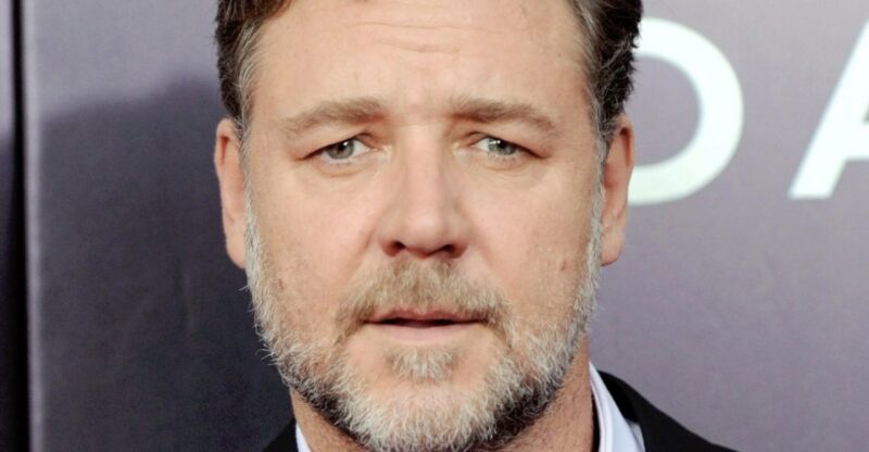 "A pris du poids et a beaucoup vieilli" : Voici à quoi ressemble Russell Crowe, le Gladiateur de 60 Ans, accompagné de sa fiancée de 30 ans