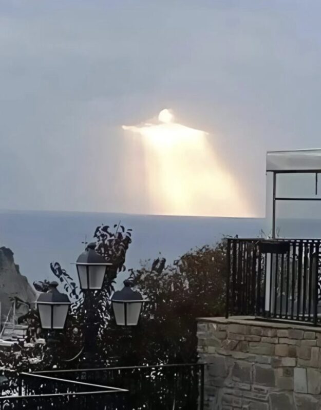Hier, j'ai pris une photo au moment du coucher du soleil et je l'ai partagée en ligne, mais personne ne l’a remarquée