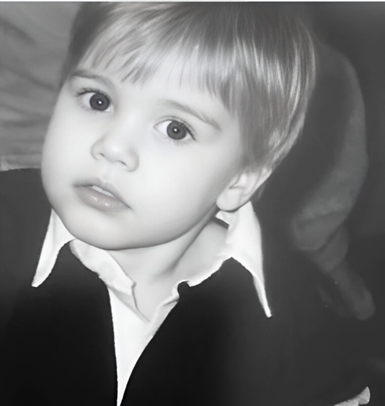 Devinez la célébrité sur cette photo d’enfance