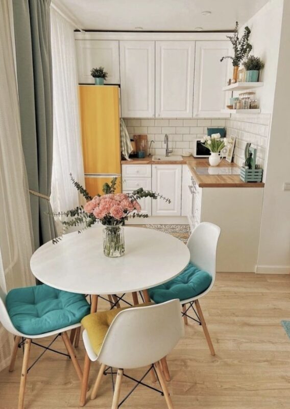Un couple passionné de bricolage transforme une grange ancienne en une maison moderne et chaleureuse