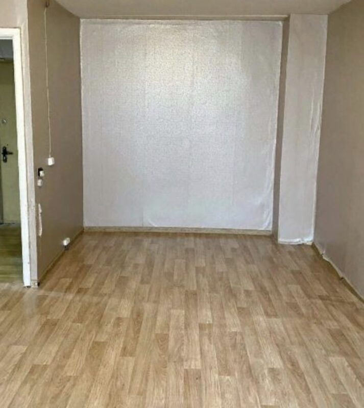 Le fils a acheté un appartement pour sa mère et a fait des rénovations abordables mais stylées