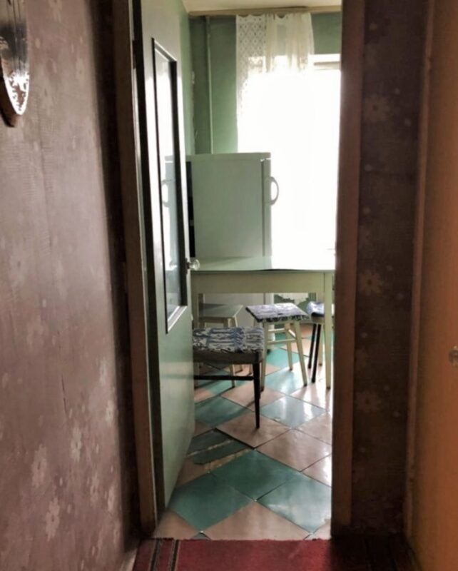 Un couple passionné de bricolage transforme une grange ancienne en une maison moderne et chaleureuse