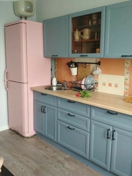 Elle ne pouvait pas se permettre d'acheter de nouveaux meubles pour sa cuisine, alors, elle a trouvé une solution originale