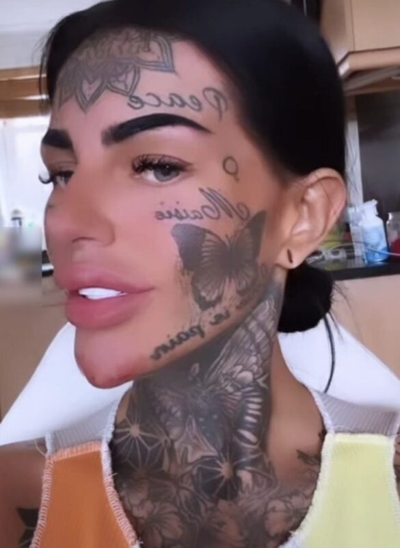 « Avec son visage couvert de tatouages, elle donne l'impression d'un personnage de dessin animé maléfique ! »