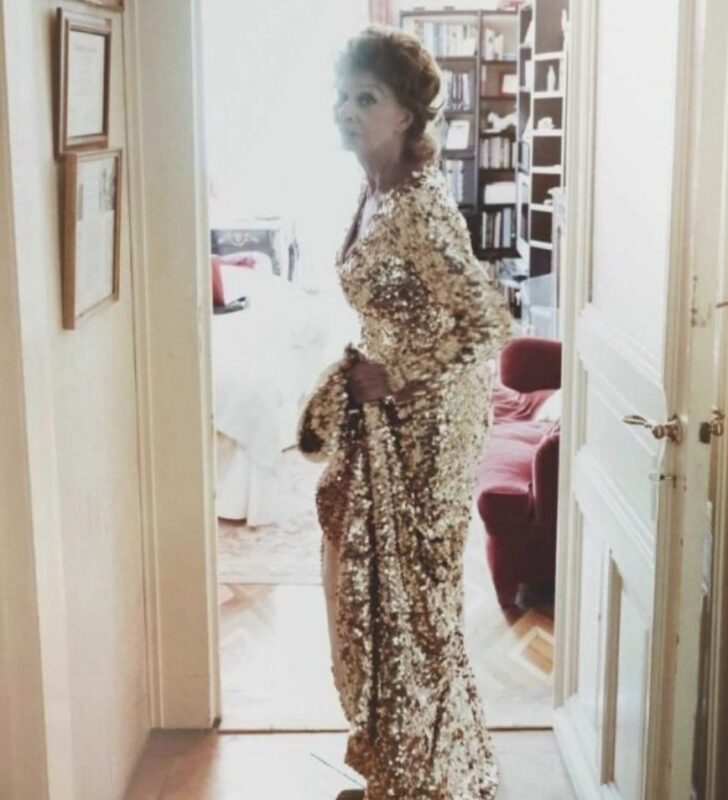 À 89 ans, Sophia Loren continue de rayonner avec une élégance intemporelle, comme le prouve une récente photo partagée par son fils Edoardo