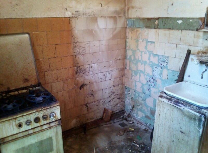 Personne n’a cru qu'il serait possible de sauver cet appartement en piteux état, jusqu’à ce qu’un couple y voie une véritable opportunité