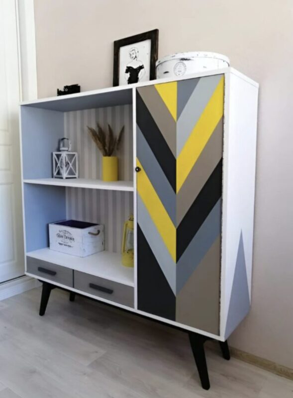 Un homme a donné une nouvelle vie à une vieille armoire, la transformant en une penderie moderne : le résultat est stupéfiant !