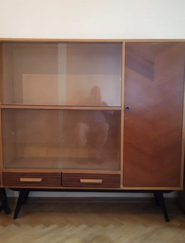 Un homme a donné une nouvelle vie à une vieille armoire, la transformant en une penderie moderne : le résultat est stupéfiant !