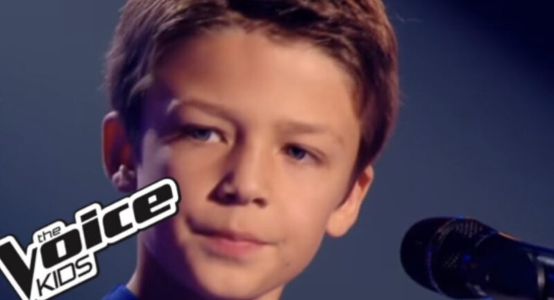 "Un jeune prodige de 10 ans bouleverse The Voice avec sa prestation émouvante de 'Knockin' on Heaven's Door'"