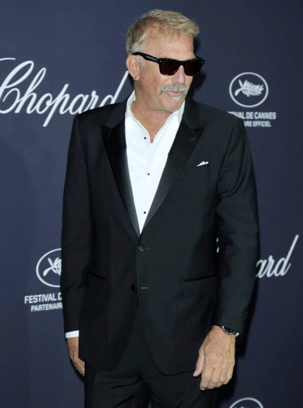 « Toujours aussi attirant » : Les récentes photos de Kevin Costner, à 69 ans, ont enchanté ses fans !