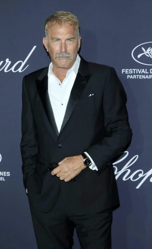 « Toujours aussi attirant » : Les récentes photos de Kevin Costner, à 69 ans, ont enchanté ses fans !