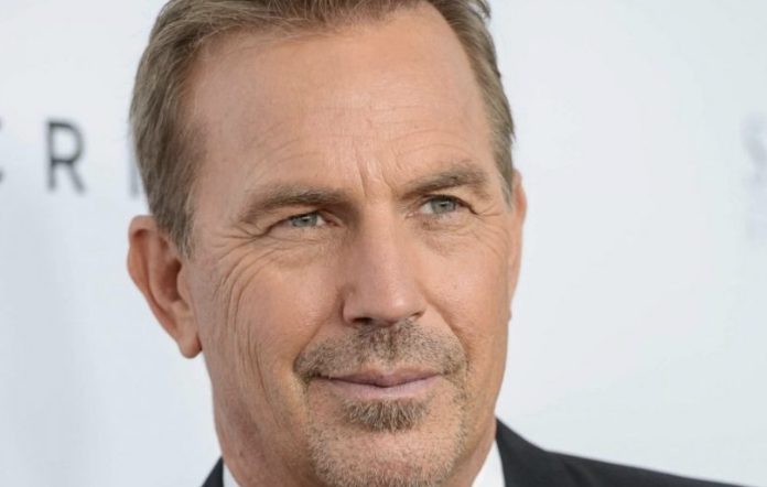 « Toujours aussi attirant » : Les récentes photos de Kevin Costner, à 69 ans, ont enchanté ses fans !