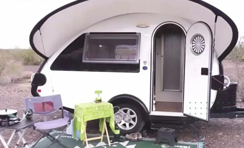 Une femme retraitée a transformé cette petite caravane en une maison de luxe