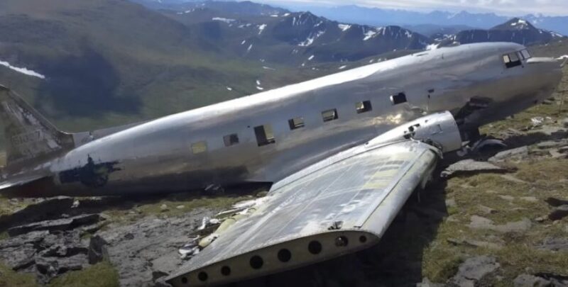 Un avion porté disparu depuis des dizaines d'années a été retrouvé: Les chercheurs ont été stupéfaits par ce qu'ils ont découvert à son bord