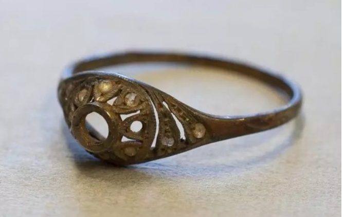 Une trouvaille bouleversante dans une tasse vieille de plusieurs décennies