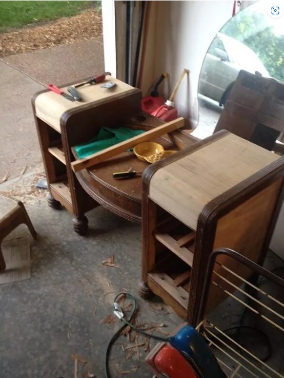 Un Trésor Oublié Renaît : La Coiffeuse des Années 40 Devenue une Pièce Tendance