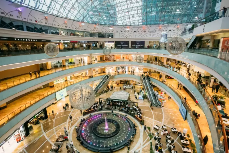 La femme décida de passer une journée ordinaire au centre commercial avec son fils, mais ce qui s’y passa, personne n’aurait pu l’imaginer