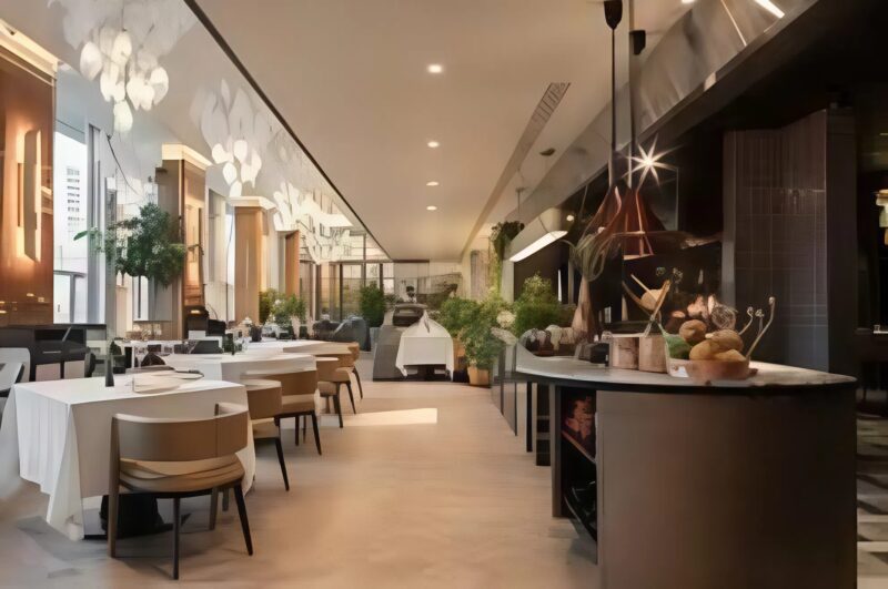 Dans le restaurant, tout se passait comme d’habitude, jusqu’à ce qu’une femme commence à se moquer de la serveuse, et ce qui s’est produit à ce moment a choqué tout le monde