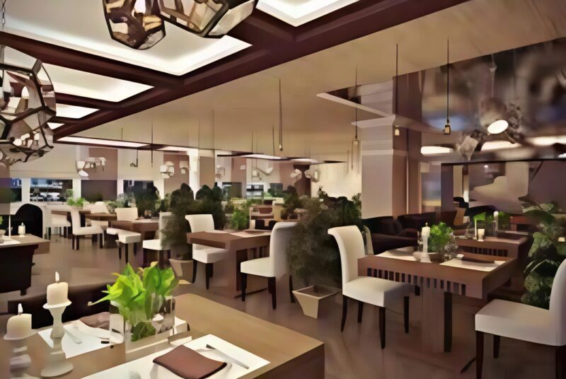 Dans le restaurant, aux yeux de tous, un homme a décidé de punir la serveuse et a commencé à lui couper les cheveux, mais ce qui s’est passé peu de temps après a stupéfié tout le monde