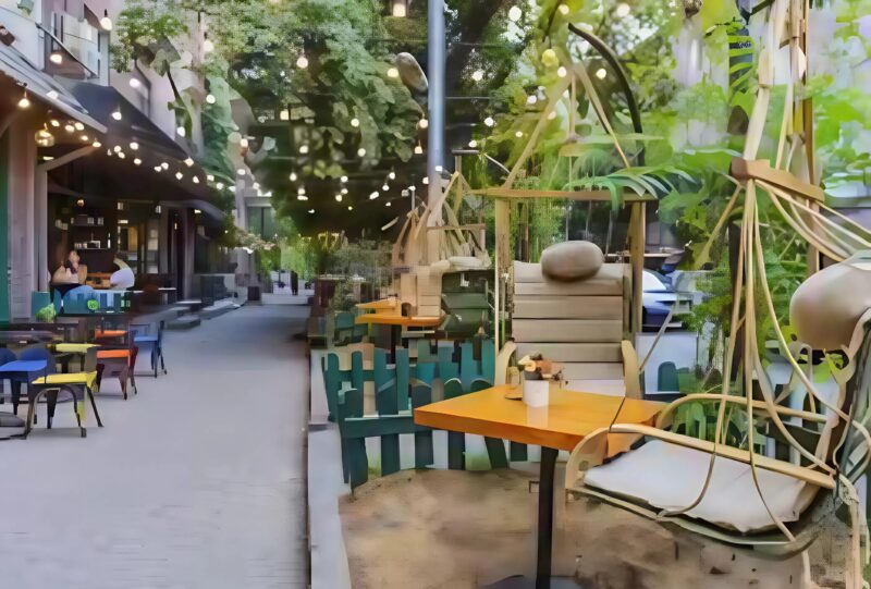 La serveuse, remarquant un homme sans-abri, lui a offert un burger à ses frais, mais seulement quelques secondes plus tard, ce qui s’est produit ensuite a choqué tout le monde